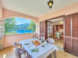 Casa Serena park and Lake View - Happy Rentals, Hotel in Pettenasco