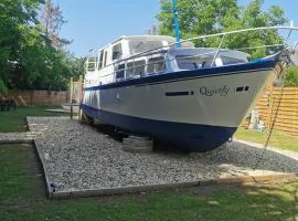 Nuit insolite bateau sur terre