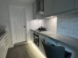 Stylish Central Kettering 1 Bedroom Garden Apartment by SJP