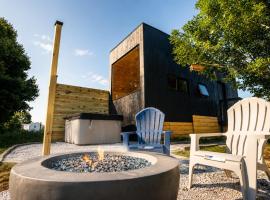Field of Dreams Tiny Home, hotel v mestu Bangor
