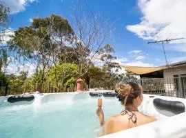 4 Bedroom fun house - spa, sauna, fire pits & more