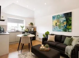 The Urban Retreat, Parking, contractor & Holiday