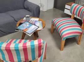 Departamento Martinez San Isidro con AA y Wifi velocidad Ideal para quienes necesitan alojarse cerca de clínicas como Trinidad San Isidro Las Lomas o Fertilitis excelente acceso desde Panamericana y Thames espacio comodo tranquilo y totalmente equipado