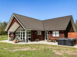 Amazing Home In Højslev With House Sea View, hôtel à Højslev