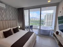 Suite con Jacuzzi y vista al mar piso 13