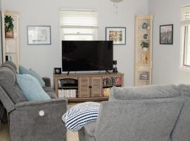Soccer Fans Welcome to this Fully Stocked, Bright & Inviting 2 Bedroom Home Away From Home: Kansas City şehrinde bir otel