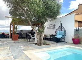 Casa con Jardín, Barbacoa y Cabina Infantil - ES-89-102