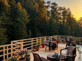 Decent Stays BnB in NEW SIMLA - 3BHK apartments - PRIVATE PARKING - BALCONY VIEW, hotell i Shimla