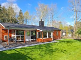 Gorgeous Home In Ansager With Wifi, hotel a Ansager