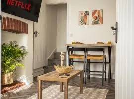 4 Bedroom House FREE off street parking