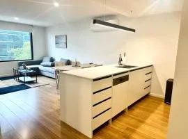 Dickson 2 BR Apt free parking&comfy&homey