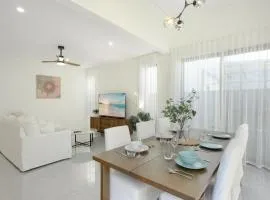Spacious Stylish 6BR Home in Austral Sleeps 12
