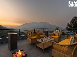 StayVista at Villa Bluejay with Bonfire, Heated Pool, Hotel in Kasauli