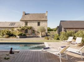 Maison cosy avec spa et piscine chauffée en Bretagne - près Rennes et Vitré, מלון בVal-dʼIzé