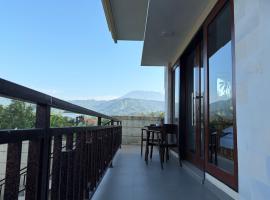 Qiana House, hotel i Manggis