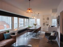 Stylish Central Flat, Steps to Beach, hotel en Ostende