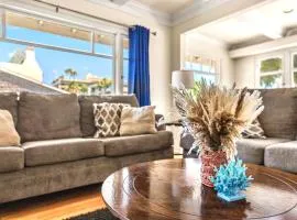 Long Beach 2BR and 1BA Charming Condo Near Alamitos Beach, Marina, Cafes & Shops
