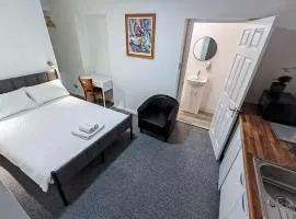 Cranmer Studio - Self Contained One-Bed Studio Flat