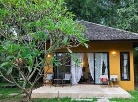 Palette Luxe Elephant Camp Maerim, hotel sa Ban Thung Pa Haeo