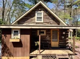 "The Catch" Waterfront Log Cabin for Two, Hot Tub