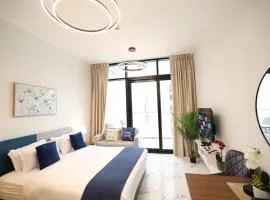 City-Linked Studio near Galleria & Cleveland