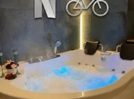 Jacuzzi & Bike Apartment, Krakow
