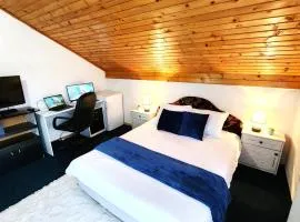 The Work & Chill House - 3BR with Workspace, BBQ, Terrace
