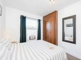 4 Bedroom House For Corporate Stays in Kettering