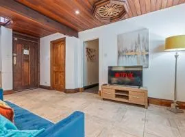 Stacey's 4 Bedroom House in Pontypool