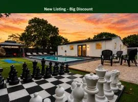 Heated Pool Home - Mini Golf & Soccer & Firepit