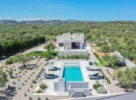 Nostra Terra Villa, 2-acre Secluded Nature Escape with Heated Pool, By ThinkVilla