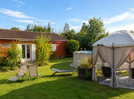 Lavaur में, होटल Maison Datcha avec jardin et piscine privée