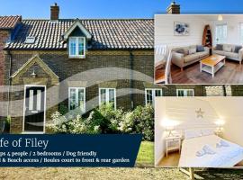 Life of Filey - Part of the The Bay Filey Holiday Village with pool, gym and direct beach access, pub, restaurant, tennis and meadows walks, Hotel in Reighton