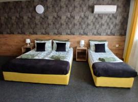 Стаи за Гости "ЦЕНТРАЛ" Фамилни Стаи & Апартаменти, hotel en Gabrovo
