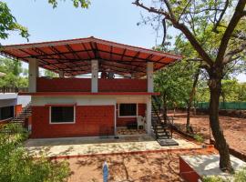 Nature Nest Retreat & Peaceful Family Home, Hotel in Dapoli