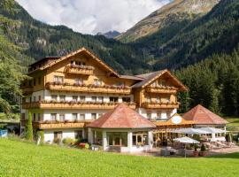 Alpenhotel Badmeister, hotel em Flattach