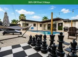 Hollywood Heated Pool Mini Golf Unique VR Room