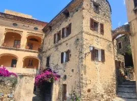 Appartement médiéval au cœur du village de Lama