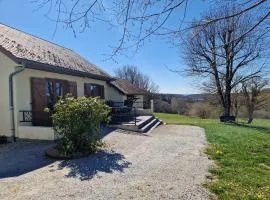 Maison cosy et nature avec vue sur le lac de Neuvic