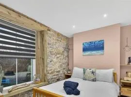 Island Lodge A relaxed Boutique stay tucked into Plymouth historic Barbican combining spacious modern rooms with warm hospitality
