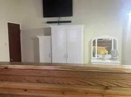 Cheeka's Cozy Modern Studio APT