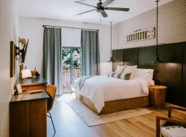Boutique Ranch Suite on Wimberley SquareWalk to Shops & Dining