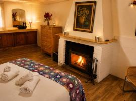 Casa Rural KIN & FUL, готель у місті Cala