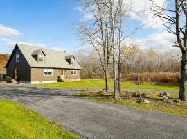 Luxury 4BR in Hudson Valley on a 8 Acre Estate - Hot Tub, Large Firepit, Oversized 38 Ft Deck!