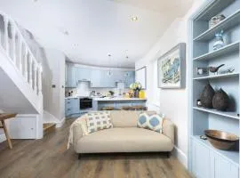 Myrtle Cottage - Pet friendly, 20m from beach, modern cottage