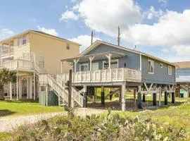 Walk to Gulf: Surfside Beach Home w/ Deck