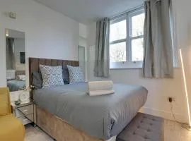 Aylward Studio Apartment at Queen Street, Near Gunwharf Quays