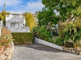 The Hidden Hideaway - Spacious Studio Summerland