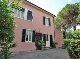 Villa Casa Rosa, מלון בפרוצ'ו