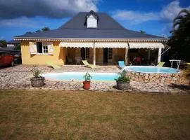 Villa avec piscine privée à Petit-Bourg, 100 m²